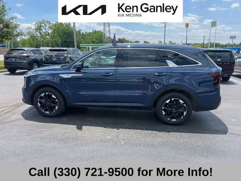 Certified 2024 Kia Sorento S w/ Panoramic Sunroof Package FWD image 16