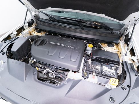 Used 2019 Jeep Cherokee Latitude Plus w/ Cold Weather Group image 33