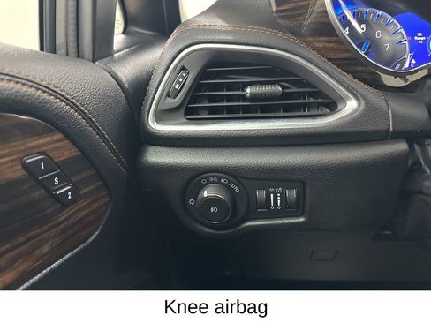 Used 2023 Chrysler Pacifica Pinnacle w/ Trailer Tow Group image 38