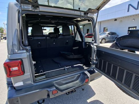 Used 2020 Jeep Wrangler Unlimited Sahara w/ LED Lighting Group AWD/4WD image 21