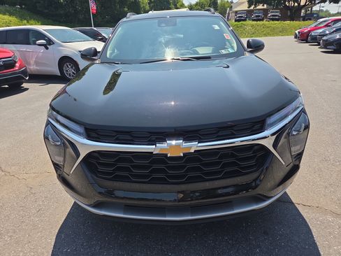 Used 2026 Chevrolet Trax LT FWD image 9