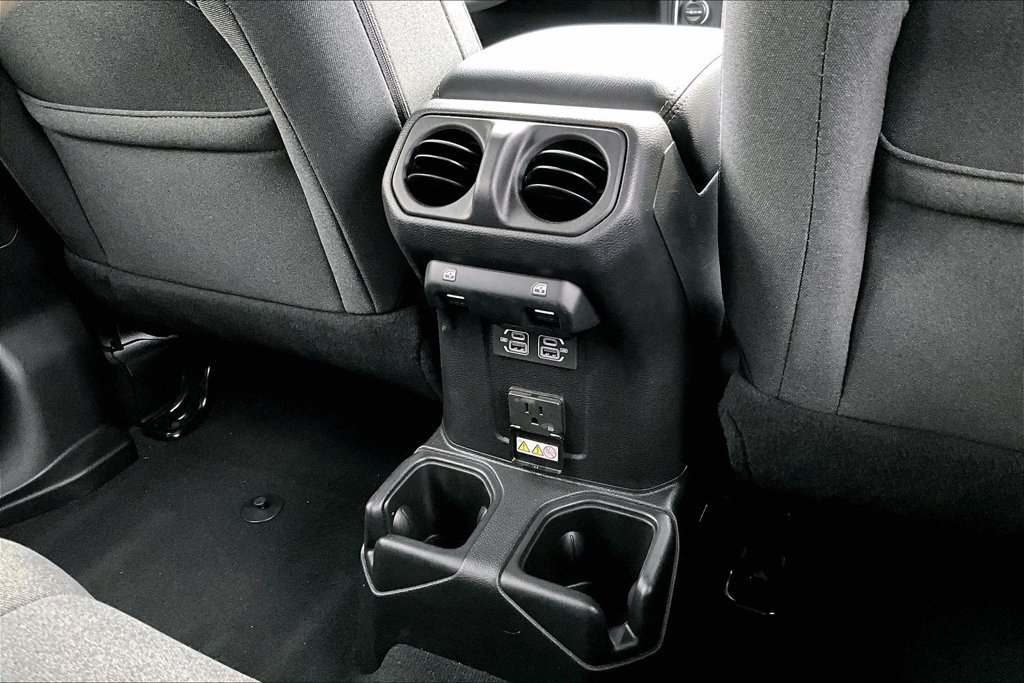 Used 2026 Jeep Wrangler Unlimited Sahara AWD/4WD image 20