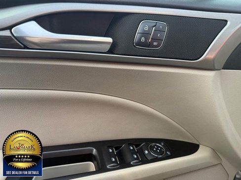 Used 2018 Ford Fusion SE w/ Equipment Group 602A image 8