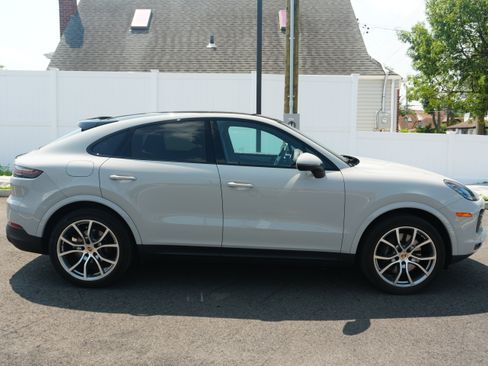 Used 2022 Porsche Cayenne S AWD/4WD image 4