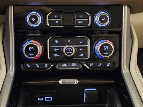 Used 2021 GMC Yukon Denali w/ Denali Premium Package AWD/4WD image 15