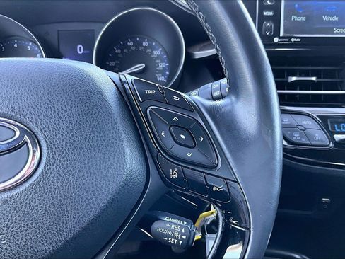 Used 2018 Toyota C-HR XLE FWD image 15