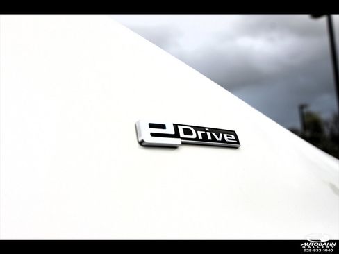 Used 2019 BMW 530e w/ M Sport Package image 11