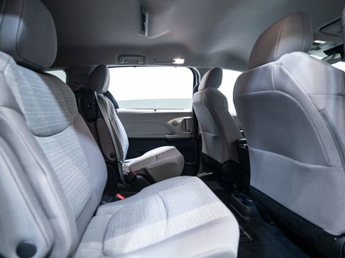 Used 2023 Toyota Sienna LE image 30