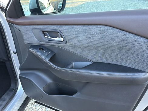 Used 2021 Nissan Rogue SV image 32