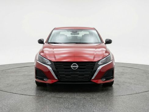 Used 2025 Nissan Altima 2.5 SV image 2