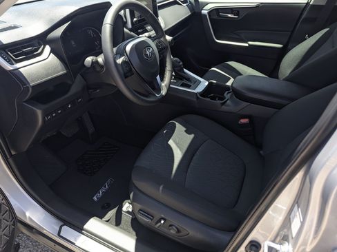 Used 2025 Toyota RAV4 XLE w/ Convenience Package AWD/4WD image 9