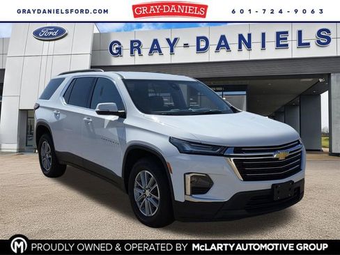 Used 2023 Chevrolet Traverse LT image 1
