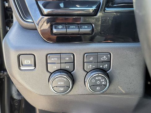 Used 2024 Chevrolet Silverado 1500 ZR2 w/ Technology Package AWD/4WD image 30