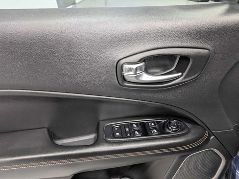 Used 2020 Jeep Compass Latitude w/ Cold Weather Group AWD/4WD image 38