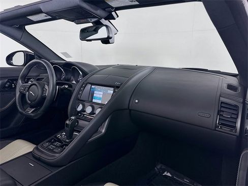 Used 2016 Jaguar F-TYPE R image 27