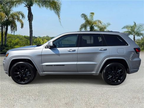 Used 2021 Jeep Grand Cherokee Laredo X AWD/4WD image 2