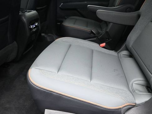 Used 2024 GMC Acadia AT4 w/ Luxury Package AWD/4WD image 16