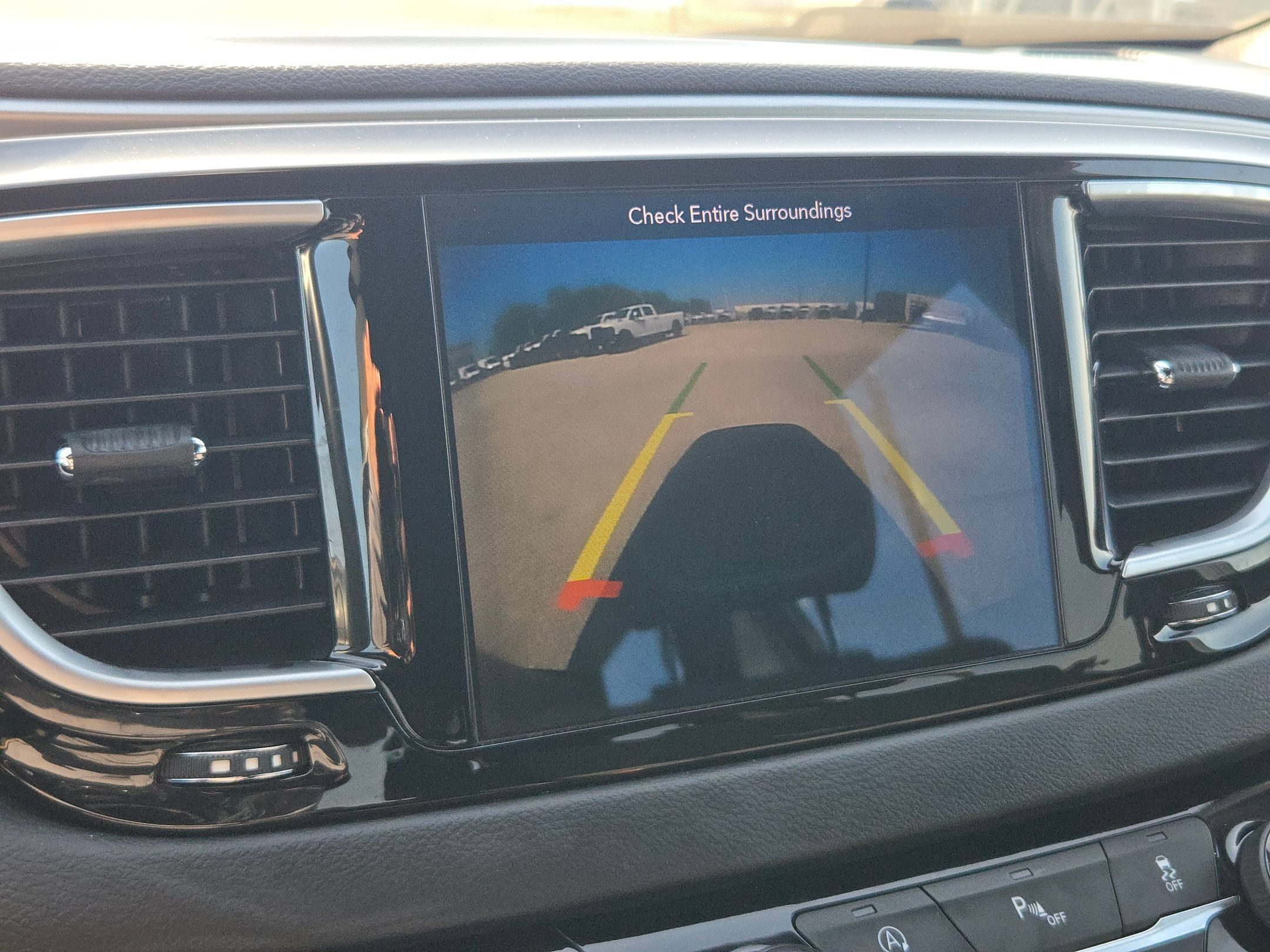 Used 2018 Chrysler Pacifica Touring Plus w/ S Appearance Package FWD image 16