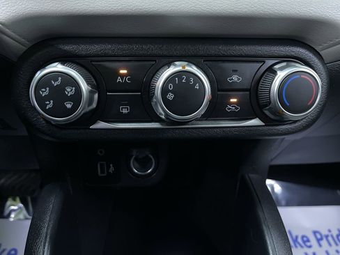 Used 2021 Nissan Versa SV FWD image 23
