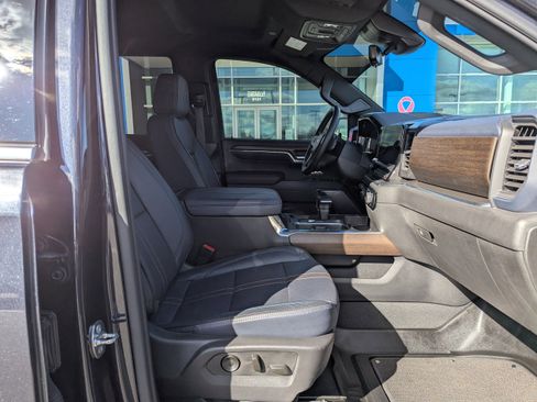 Certified 2024 Chevrolet Silverado 1500 High Country w/ Technology Package image 45