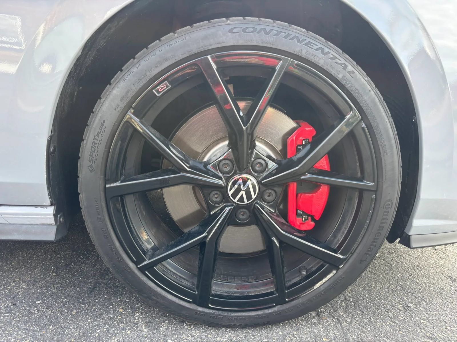 Used 2024 Volkswagen GTI SE FWD image 23