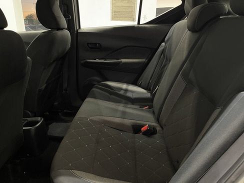 Used 2020 Nissan Kicks S image 28