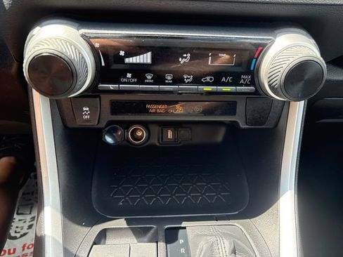 Used 2021 Toyota RAV4 LE FWD image 16