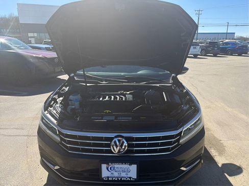 Used 2017 Volkswagen Passat 3.6 SEL Premium image 11