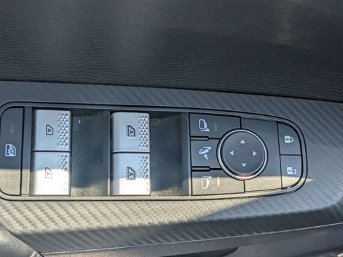 Used 2025 Mitsubishi Outlander SE FWD image 13