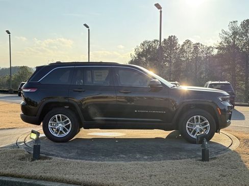 New 2025 Jeep Grand Cherokee Laredo w/ Luxury Tech Group I image 8