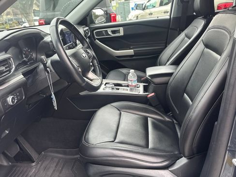 Used 2022 Ford Explorer XLT w/ Equipment Group 202A RWD image 8
