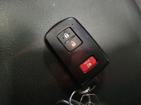 Used 2017 Toyota Tacoma TRD Off-Road w/ Premium & Technology Package image 16