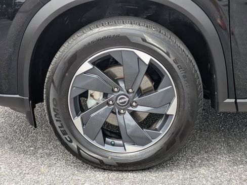 Used 2024 Nissan Rogue SV FWD image 11