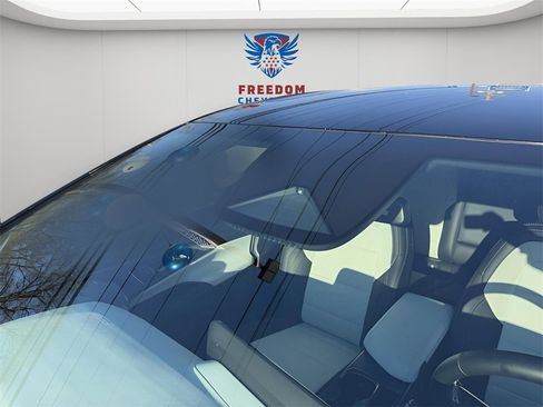 Used 2025 Chevrolet Equinox EV LT image 18