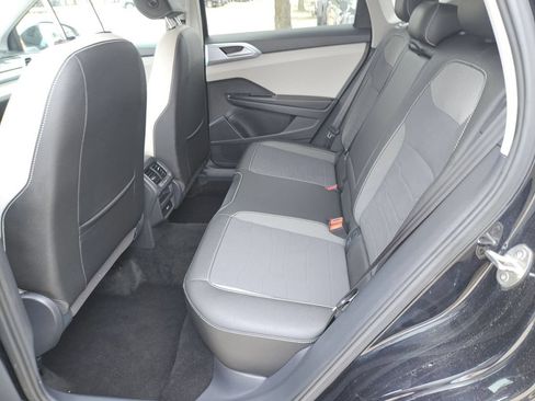 Used 2025 Volkswagen Taos SE AWD/4WD image 26