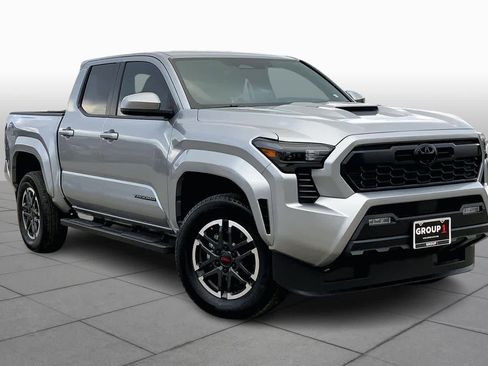Used 2024 Toyota Tacoma TRD Sport image 3