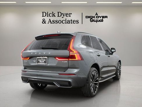 Used 2026 Volvo XC60 T8 Ultra w/ Protection Package Premier AWD/4WD image 2