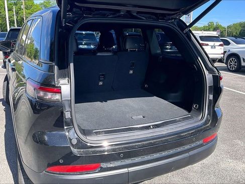 Used 2022 Jeep Grand Cherokee Altitude image 36