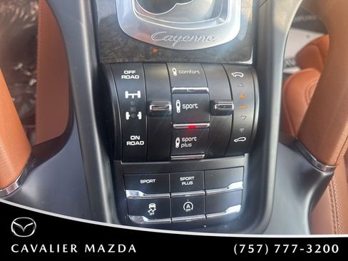 Used 2018 Porsche Cayenne Turbo AWD/4WD image 23