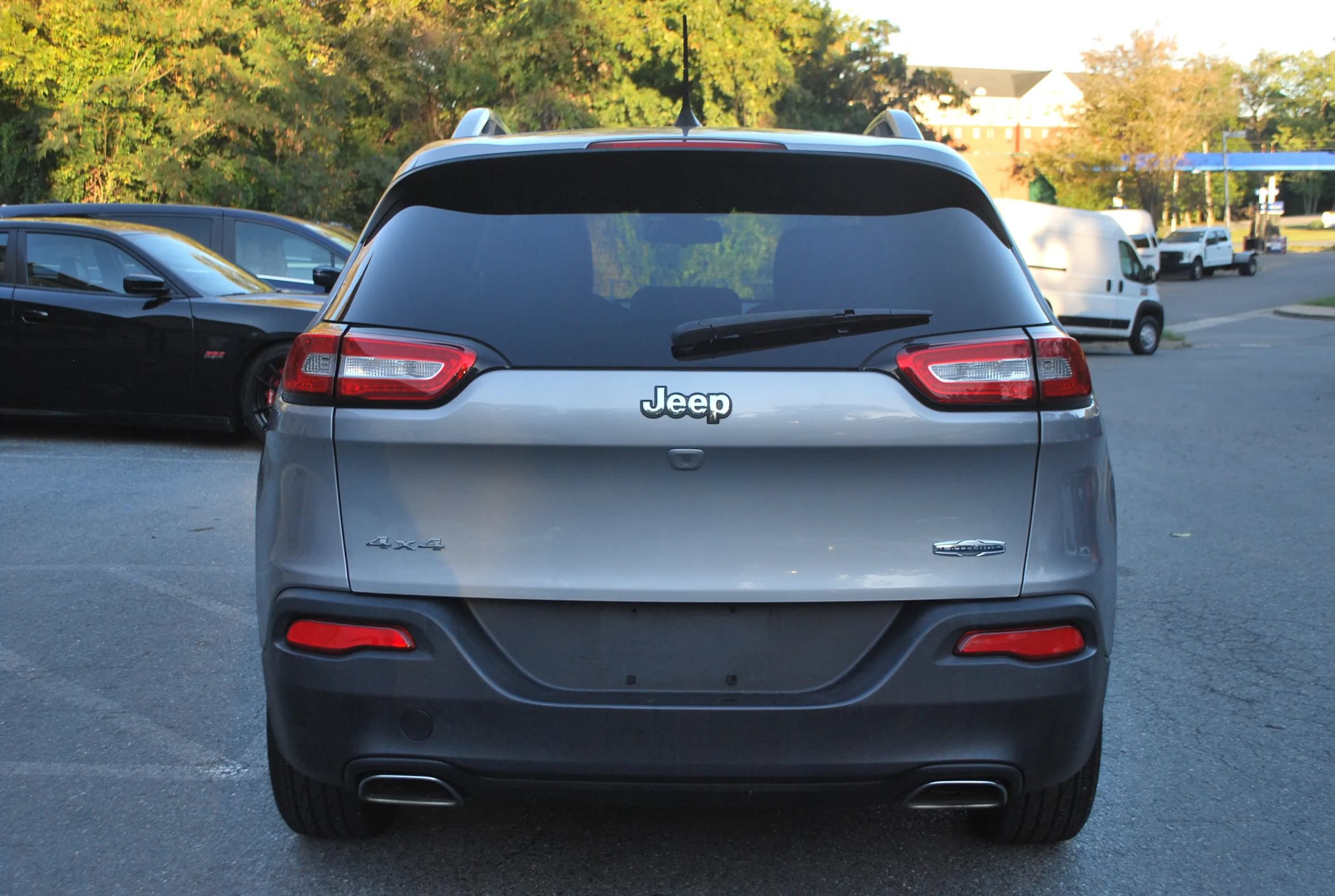 Used 2016 Jeep Cherokee Latitude w/ Cold Weather Group AWD/4WD image 5