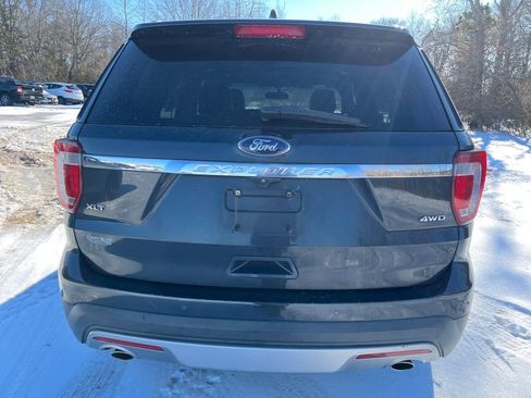 Used 2017 Ford Explorer XLT w/ Equipment Group 202A image 9
