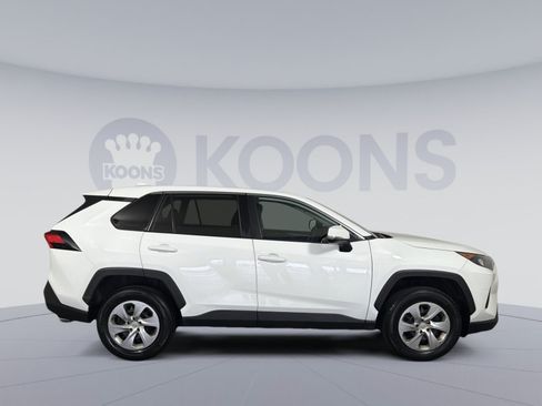 Used 2022 Toyota RAV4 LE AWD/4WD image 8