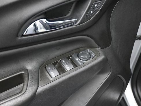 Used 2021 Chevrolet Equinox LT image 17