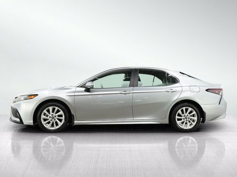 Used 2024 Toyota Camry SE FWD image 2