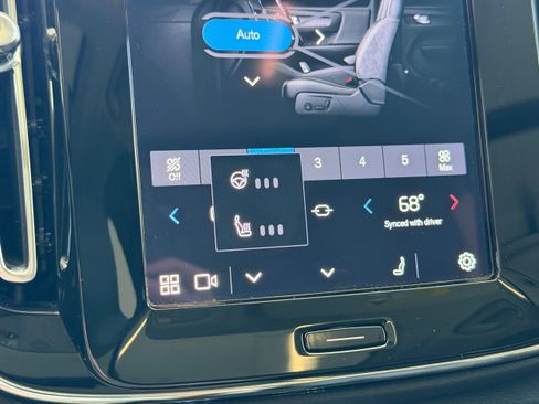 Certified 2025 Volvo XC40 B5 Plus AWD/4WD image 20
