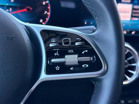 Certified 2022 Mercedes-Benz GLB 250 4MATIC image 29
