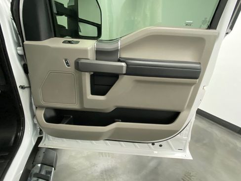 Used 2019 Ford F250 XLT w/ XLT Premium Package AWD/4WD image 42