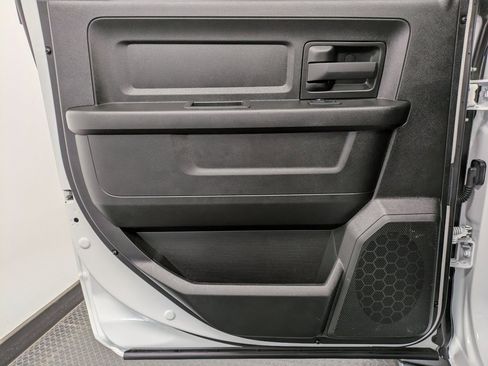 Used 2024 RAM 2500 Tradesman w/ Chrome Appearance Group image 21