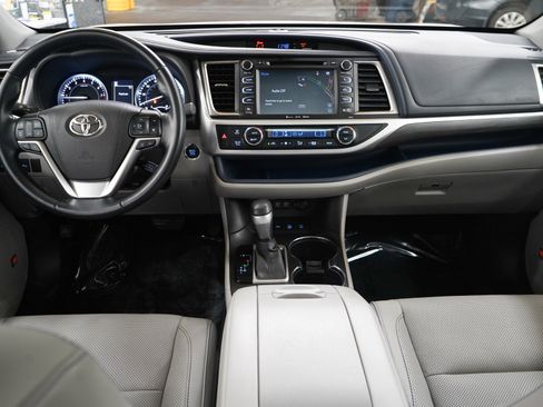 Used 2017 Toyota Highlander Limited AWD/4WD image 14