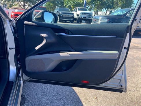 Used 2020 Toyota Camry LE FWD image 24